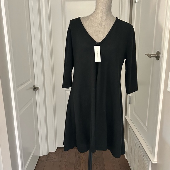 NWT! Francesca’s Alya Black V Neck 3/4 Sleeve Shift Mini Dress Size Medium - Picture 2 of 8